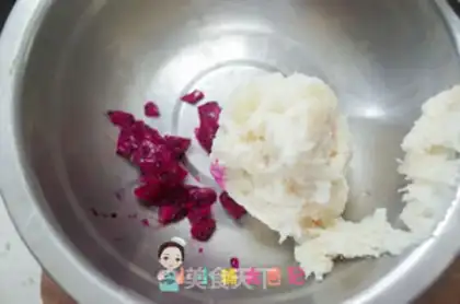 Make Two-coloured potato meatball soup step 5