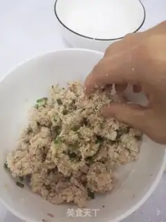 Make Lian Yum rice meatballs step 2