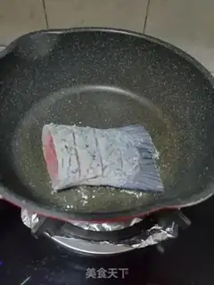 Make Red fish tails step 2