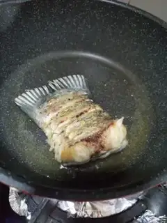 Make Red fish tails step 3