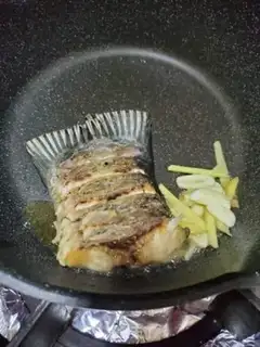Make Red fish tails step 6