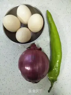 Make Onion pepper fried eggs step 0
