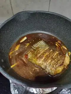 Make Red fish tails step 8