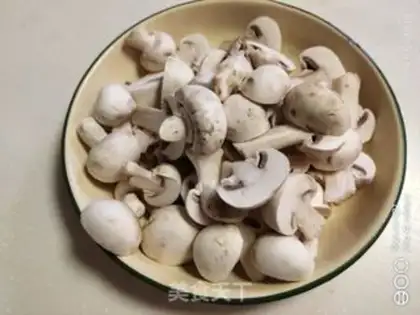 Make Carrot mushroom chicken soup step 1