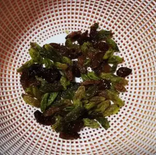 Make A greasy egg raisins step 0