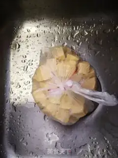 Make Sour-cracked tofu pan step 4