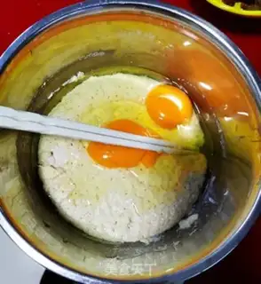 Make A greasy egg raisins step 3