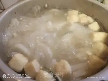 Make Big bone radish tofu soup step 3