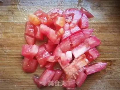 Make Seaweed sprouts and eggplant soup step 1