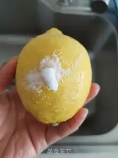 Make Honey lemon tea step 1