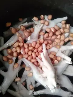 Make Worm and grasscook chicken feet step 2