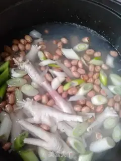 Make Worm and grasscook chicken feet step 3