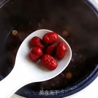 Make Silver ear red bean soup step 2