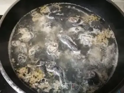 Make A rooster stewed with vermin step 2