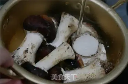 Make Old duck soup with fungus mushrooms step 1
