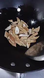 Make Pyramid garlic and fatty step 1