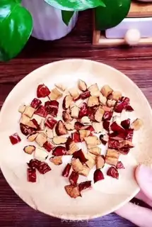 Make Red sugar, red date, paper and hair cream step 0