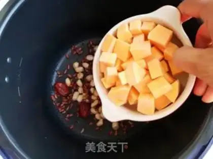 Make Potato peanut rice congee step 4