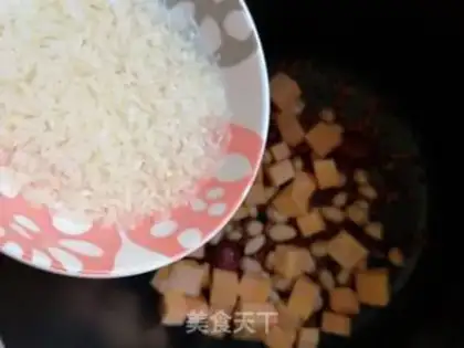 Make Potato peanut rice congee step 5