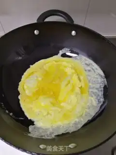 Make Tomato fried eggs step 2