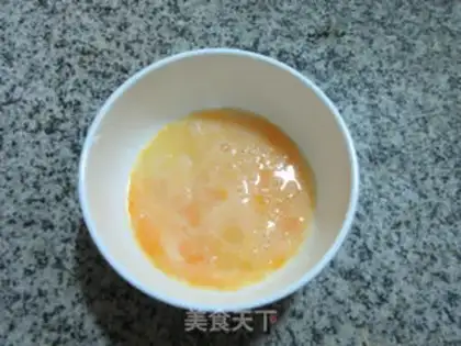 Make Duck egg onion fried noodles step 1