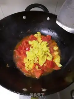 Make Tomato fried eggs step 6
