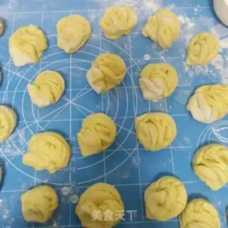 Make Pumpkin rolls step 8