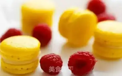 Make Lemon raspberry macaron step 1
