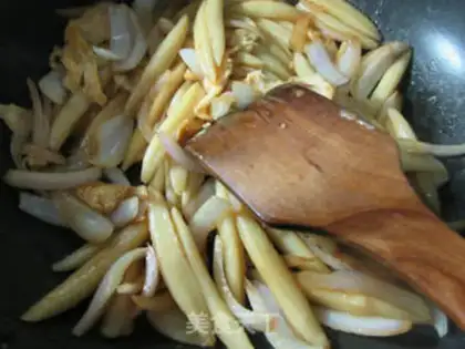 Make Duck egg onion fried noodles step 8