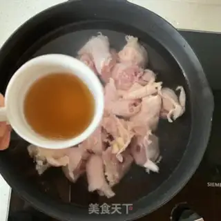Make A chicken leg with mushrooms step 1