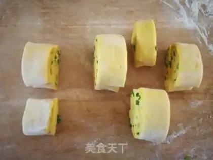 Make Pumpkin rolls step 18
