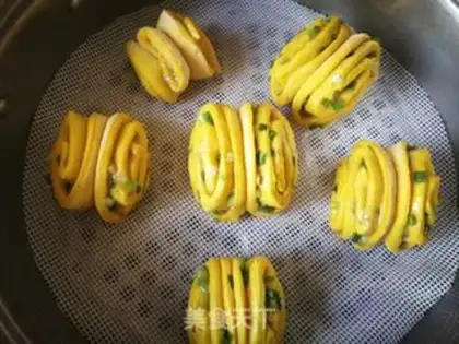 Make Pumpkin rolls step 22