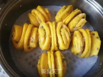 Make Pumpkin rolls step 23