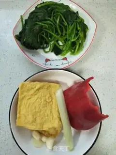 Make Spinach fried tofu dry step 1