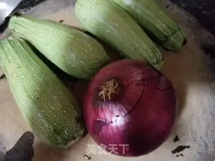 Make Onion fried watermelon step 0