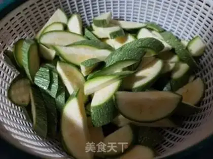 Make Onion fried watermelon step 1
