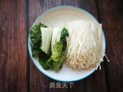 Make Boiled beef rolls with chrysanthemum mushrooms step 0