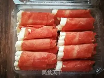 Make Boiled beef rolls with chrysanthemum mushrooms step 1