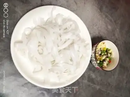 Make Sour spicy water to boil river powder step 0