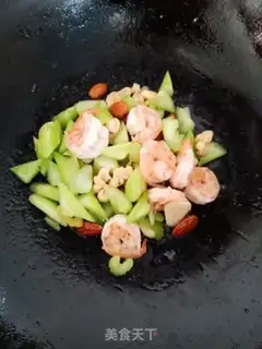 Make Shrimp celery makes nuts step 5
