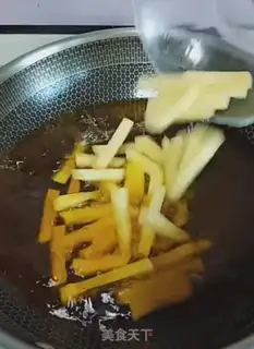 Make Garlic potatoes and ham step 1