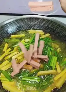 Make Garlic potatoes and ham step 3
