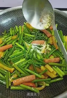 Make Garlic potatoes and ham step 6
