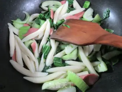 Make Eggs, ham, sausage, pasta step 5