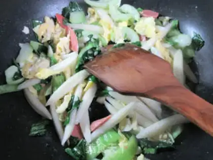 Make Eggs, ham, sausage, pasta step 6