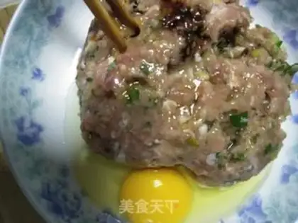 Make Onion pork dumplings step 3
