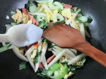 Make Eggs, ham, sausage, pasta step 8