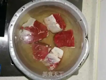 Make Red beef noodles step 1