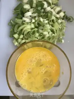 Make Onion fried eggs step 1