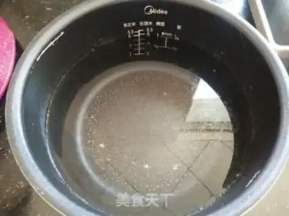 Make Two rice shrimp porridge step 1